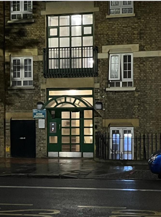 Tower Bridge! Immaculate One Bed